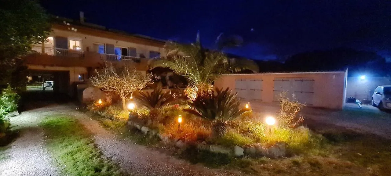 Studio Charmant A Hyeres 20 M² Terrasse Accueillante